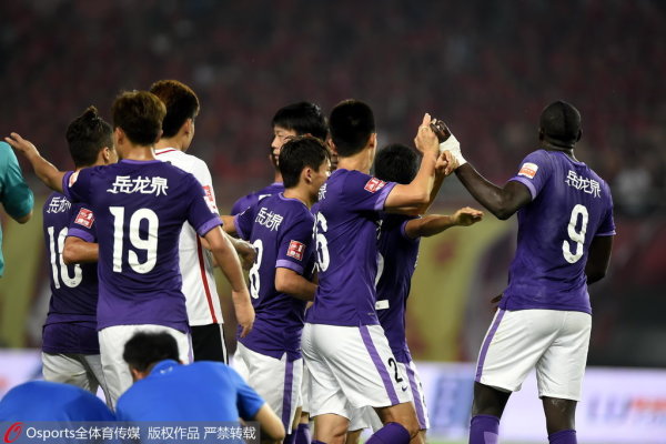  罗马德比战火药味浓，双方激烈对抗难分伯仲  